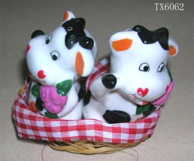 Porcelain Salt & Pepper Shaker