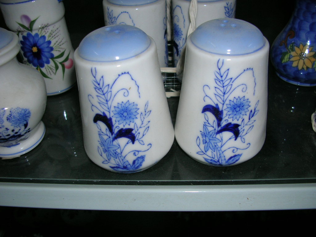 Porcelain Salt & Pepper Shaker