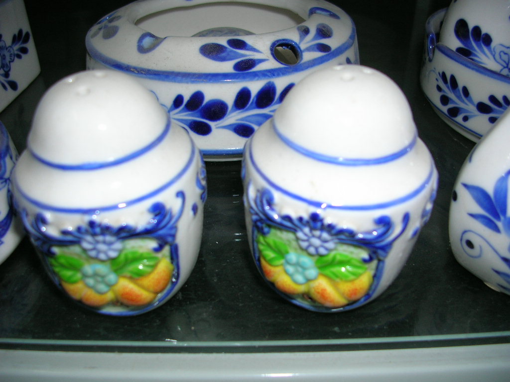 Porcelain Salt & Pepper Shaker