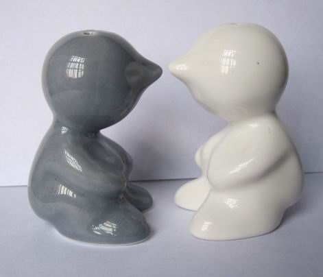 Porcelain Salt & Pepper Shaker