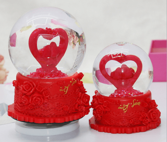 Resin Valentine Snowglobe