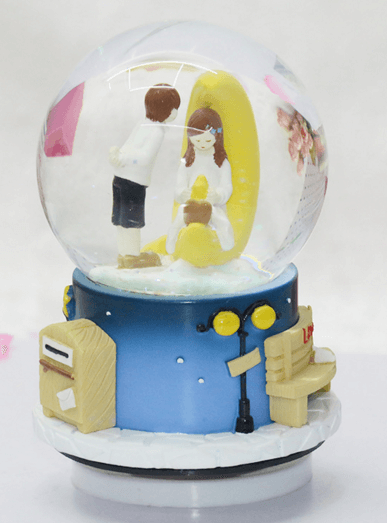 Resin Valentine Snowglobe