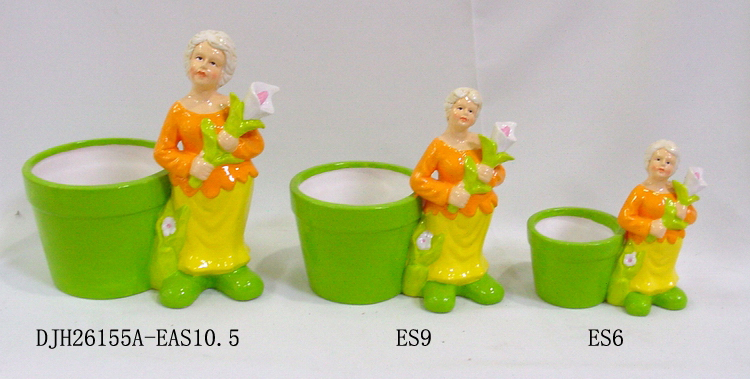 Ceramic figurines with pot