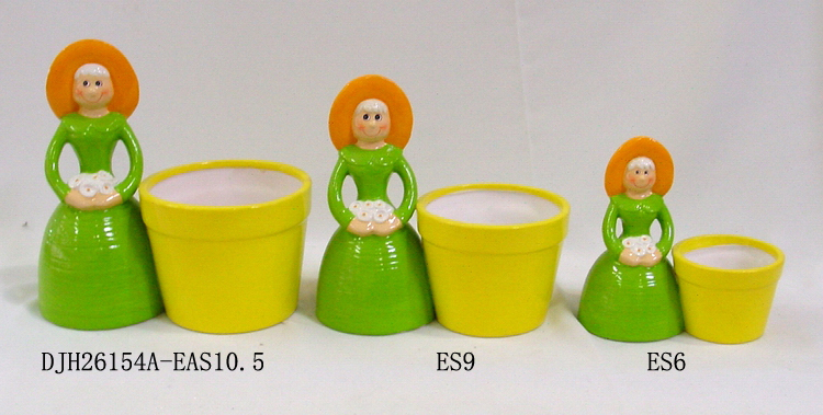 Ceramic figurines with pot