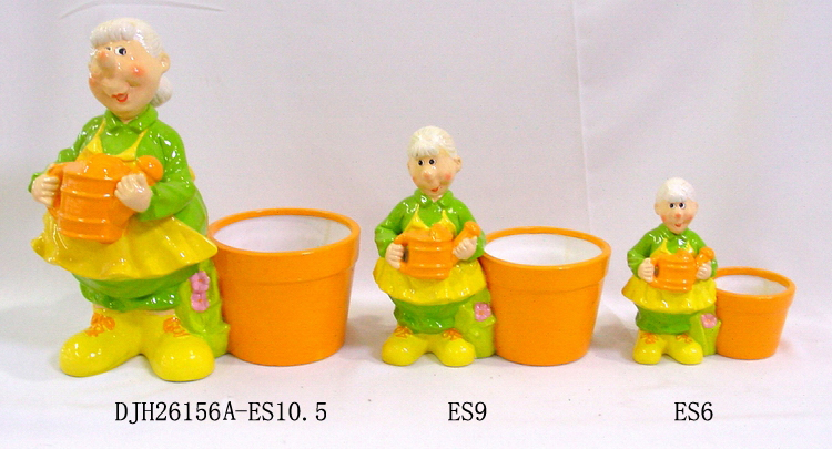 Ceramic figurines with pot