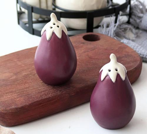 Porcelain Salt & Pepper Shaker